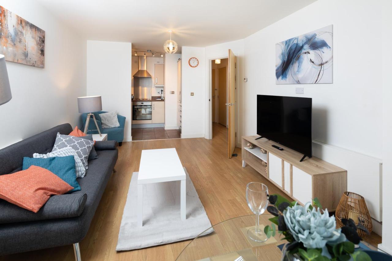 Stylish City Centre Apartment - Home From Home With Fully-Equipped Kitchen, Smart Tv, Netflix, Superfast Wifi, Free Parking, Self Check-In - By Brightleap Apartments Milton Keynes Ngoại thất bức ảnh